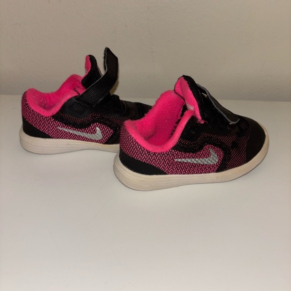 Nike Kids (Toddler)Sneakers in Black and Pink - Picture 1 of 7